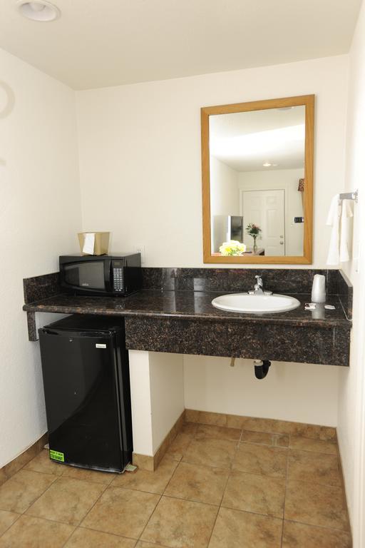 Victoria Motel Ventura Room photo